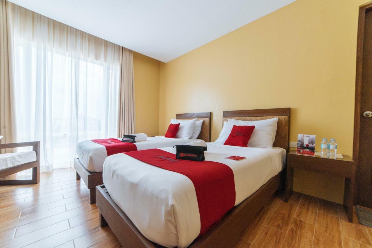 Reddoorz Premium Near Health Centrum Banica Roxas City Bagian luar foto