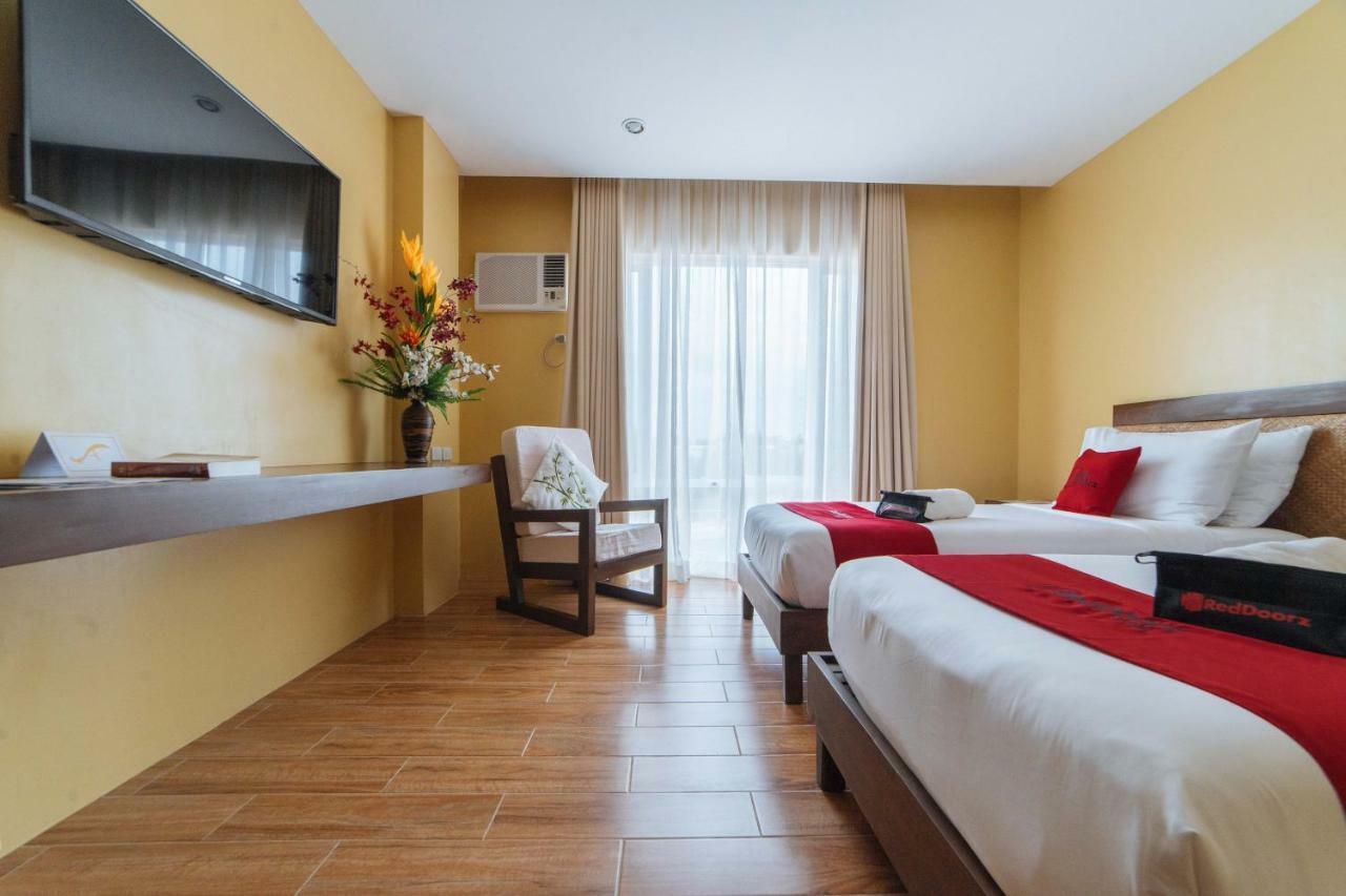 Reddoorz Premium Near Health Centrum Banica Roxas City Bagian luar foto