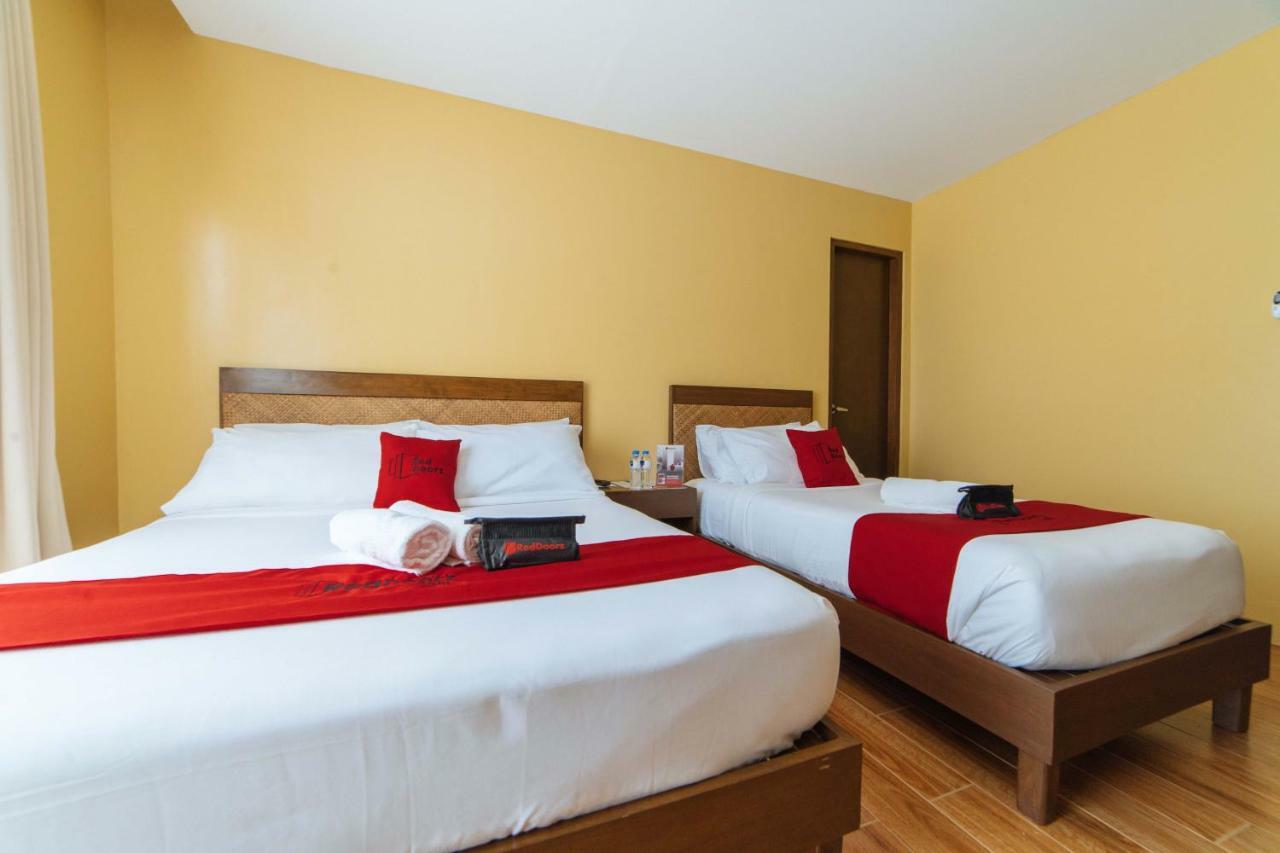 Reddoorz Premium Near Health Centrum Banica Roxas City Bagian luar foto