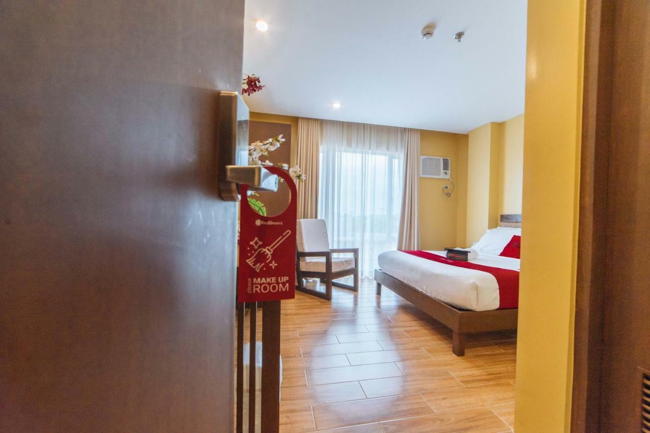 Reddoorz Premium Near Health Centrum Banica Roxas City Bagian luar foto