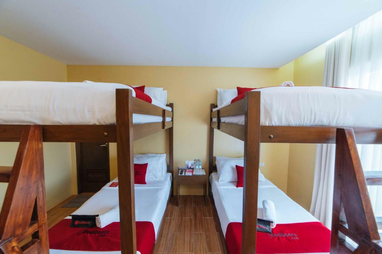 Reddoorz Premium Near Health Centrum Banica Roxas City Bagian luar foto